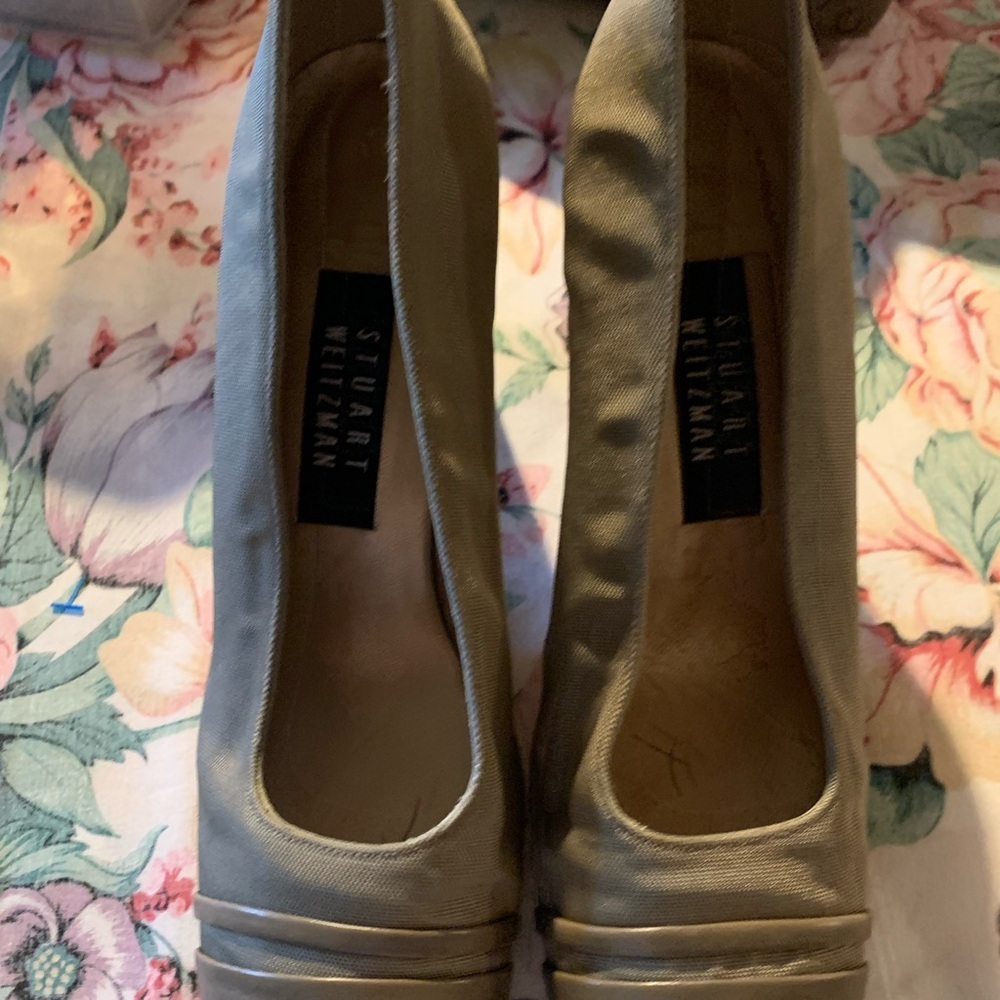 Stuart Weitzman Taupe Canvas Round-Toe Heels Size 9